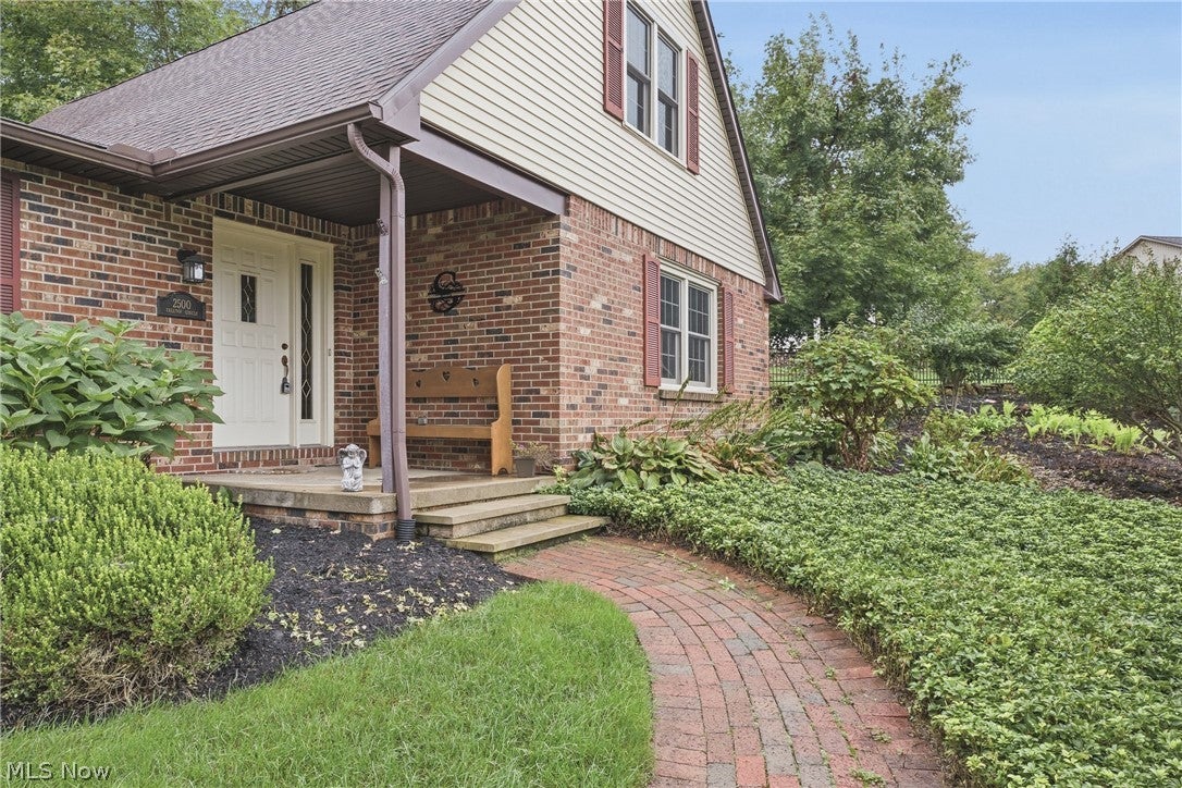 2500 Treetop Circle NE