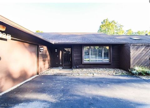 Condo For Sale - 3502 Somerset Drive #B<br/> Trumbull County, Youngstown, OH 44505