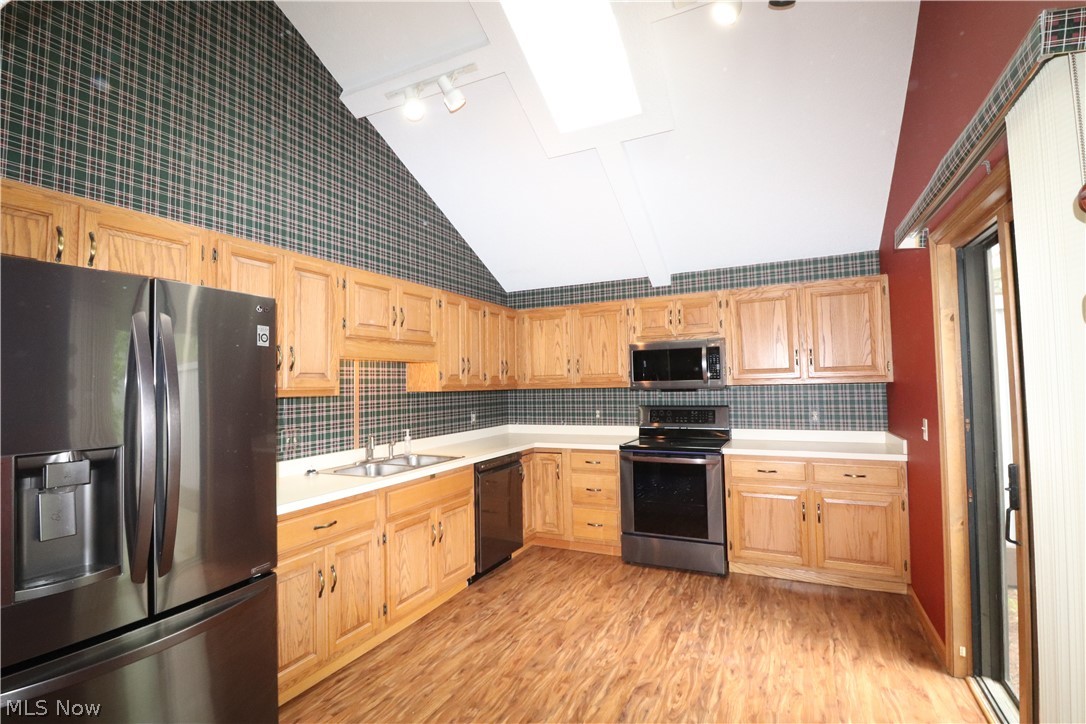 Pinewood Condo Ph 12 - Residential