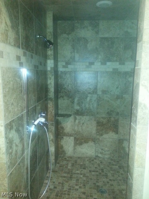 Clingan Xing Condo - Residential