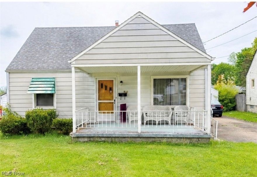 If you're looking for an affordable ranch with GORGEOUS hardwood floors, in the heart of Austintown, close to everything, this is your new home! Welcome home to 533 Forest Hill, where the comfort of a ranch meets the perfect home for entertaining! Throughout the main floor is beautiful natural hard wood recently uncovered. Off of the kitchen you will find an addition that is home to a dining room large enough for a party! Off the dining room is your sunroom, perfect for a morning cup of coffee overlooking your private back yard or an evening wind down space. 
This home is a probate case and all offers and terms are subject to probate court approval.