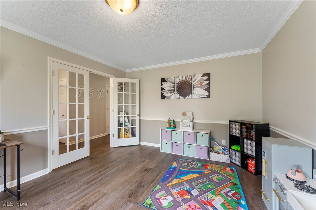 Knolls/Collins Pond - Residential