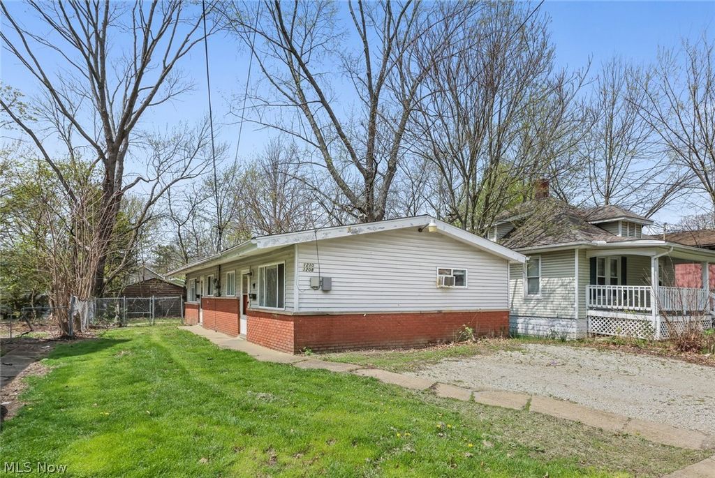 Photo of 1208 Bellows Street, Akron, OH 44301 (MLS # 5202603)