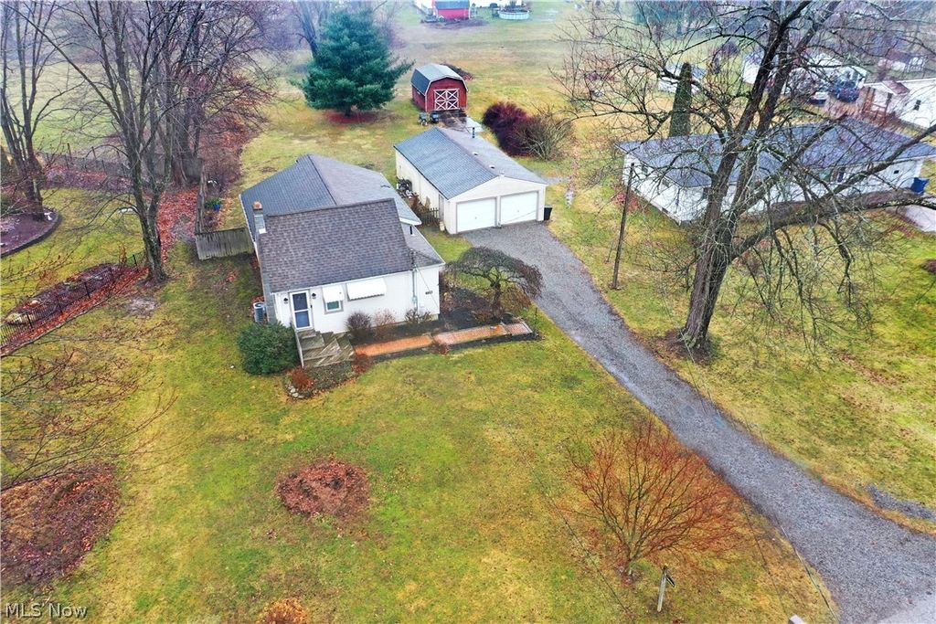 Photo of 728 Potic Drive, Leavittsburg, OH 44430 (MLS # 5181326)