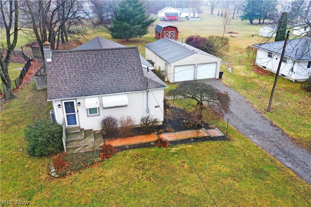 Photo of 728 Potic Drive, Leavittsburg, OH 44430 (MLS # 5181326)