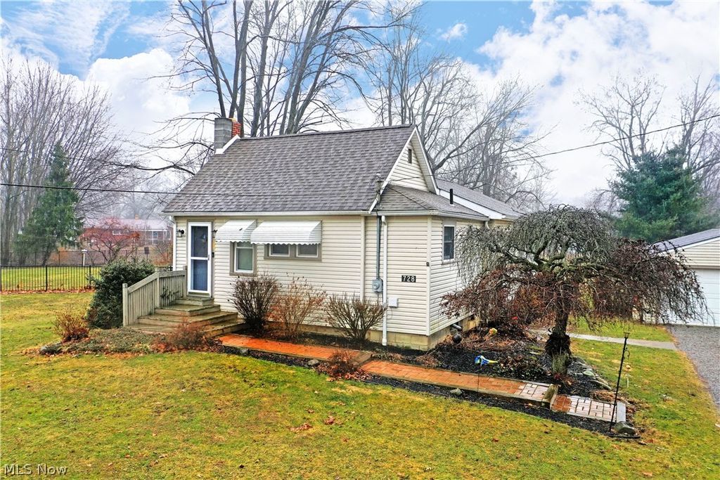 Photo of 728 Potic Drive, Leavittsburg, OH 44430 (MLS # 5181326)