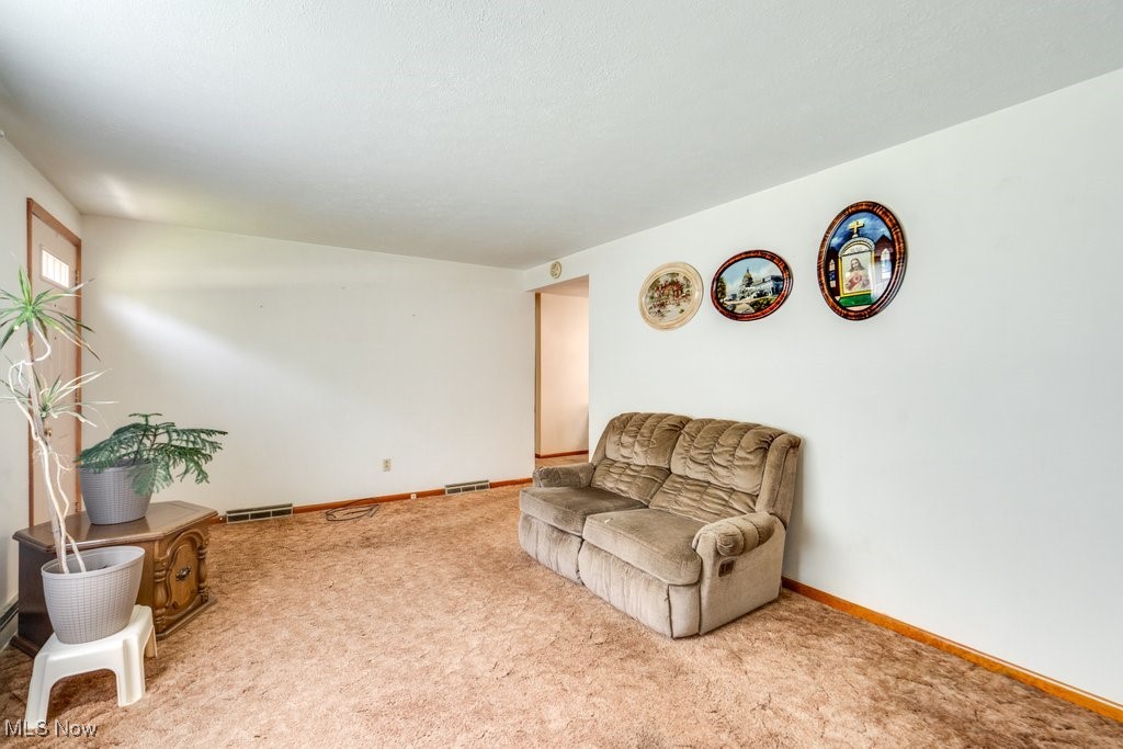 12222 Cenfield Street, Alliance, Ohio image 6