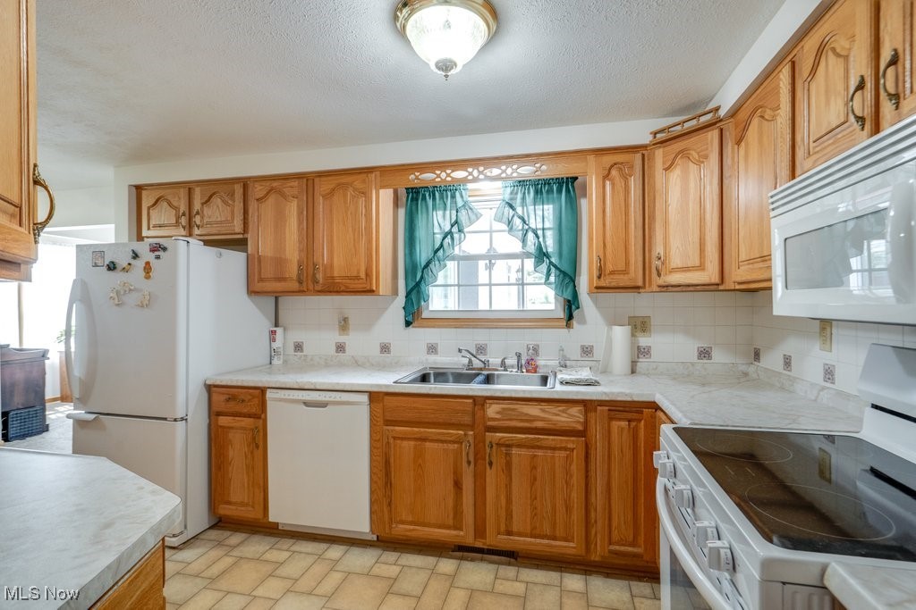 12222 Cenfield Street, Alliance, Ohio image 8