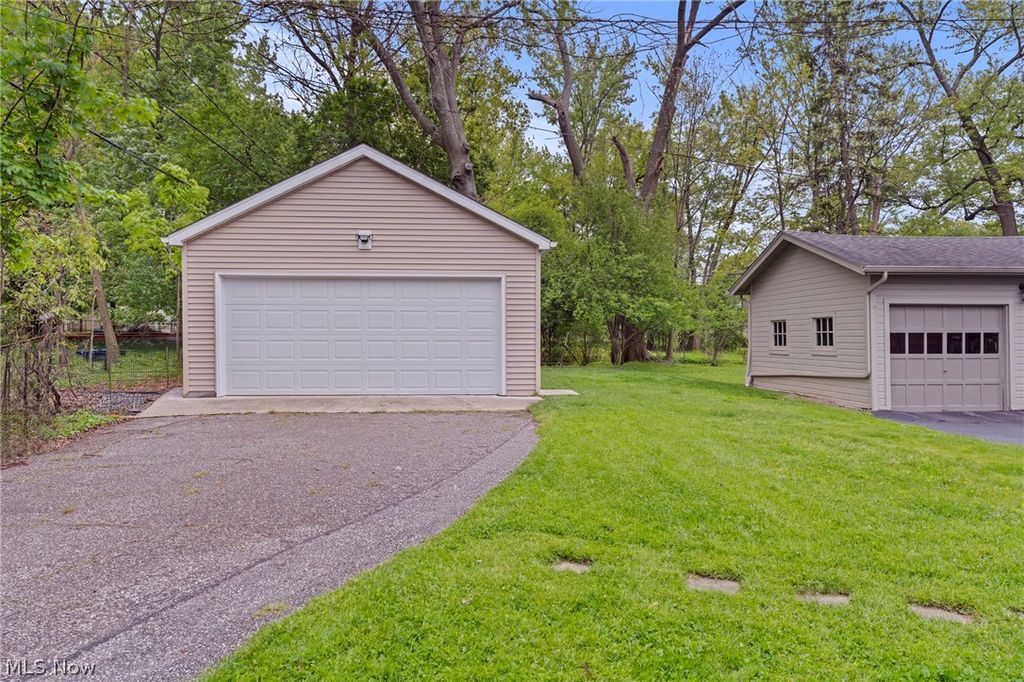 Photo of 3504 E Scarborough Road, Cleveland Heights, OH 44118 (MLS # 5210318)