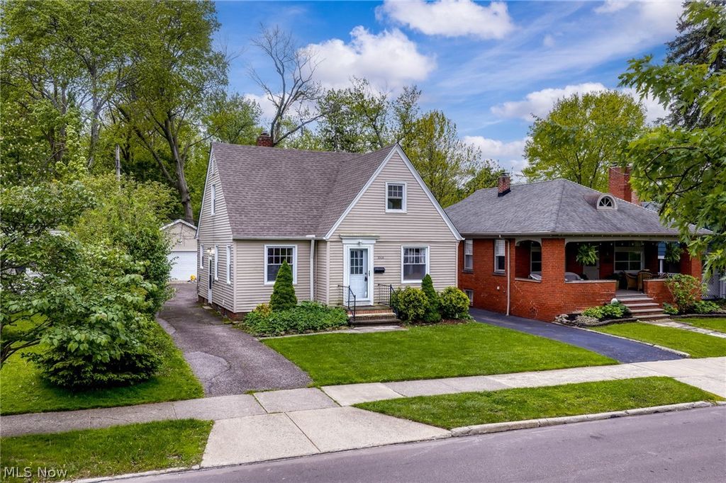 Photo of 3504 E Scarborough Road, Cleveland Heights, OH 44118 (MLS # 5210318)