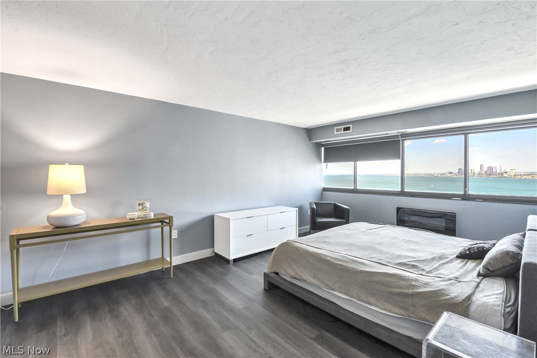 Meridian Condo - Residential