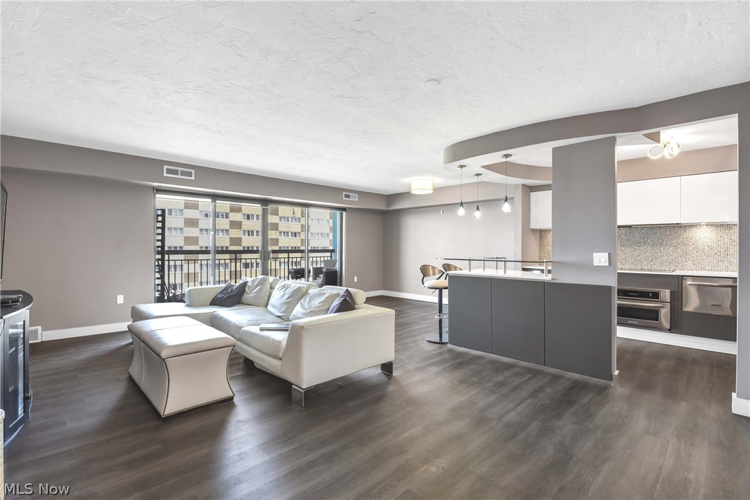 Meridian Condo - Residential