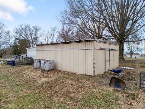 Tiny photo for 4692 Beechwood Avenue NE, Paris, OH 44669 (MLS # 5178358)