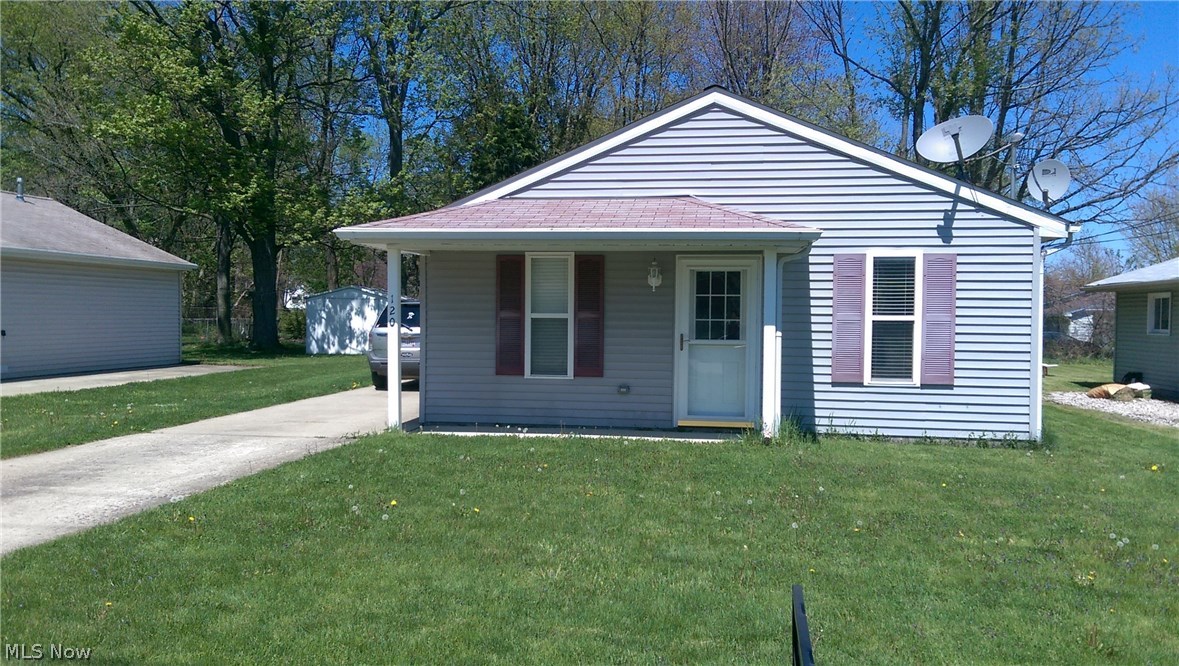 Perfect for turnkey income property or starter home! Move in ready, don't miss this opportunity to own. Schedule your private showing today.