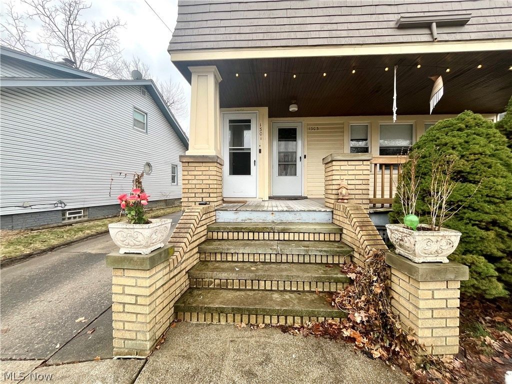 Photo of 1301 Spring Road, Cleveland, OH 44109 (MLS # 5187548)