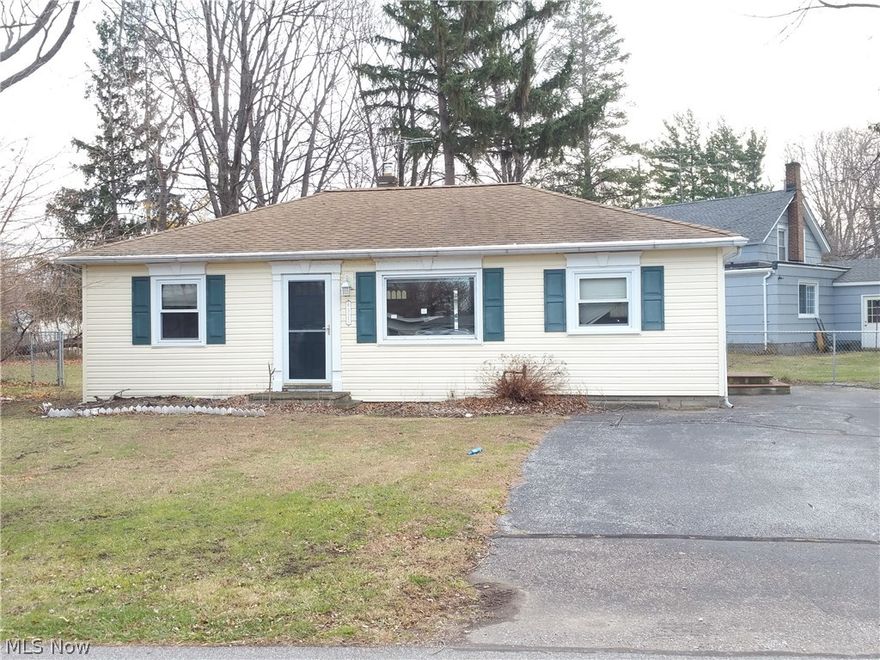 Cute 2 Bedroom and 1 Full Bath Ranch.  Being sold "As is" "Where Is".  Buyer is resposible for any/all inspections.  Inspections are for informational purposes only, seller will make no repairs!