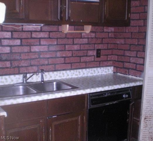 Village Green Condos 02 - Residential