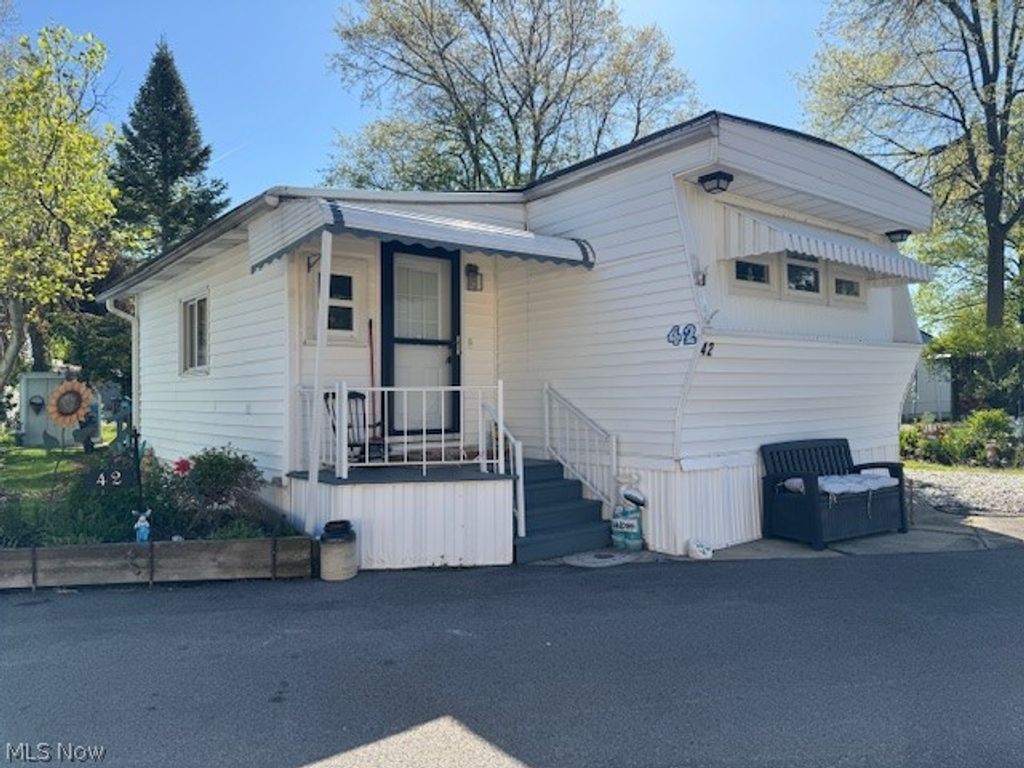 Photo of 1705 E 28 Street ST #42, Ashtabula, OH 44004 (MLS # 5206731)