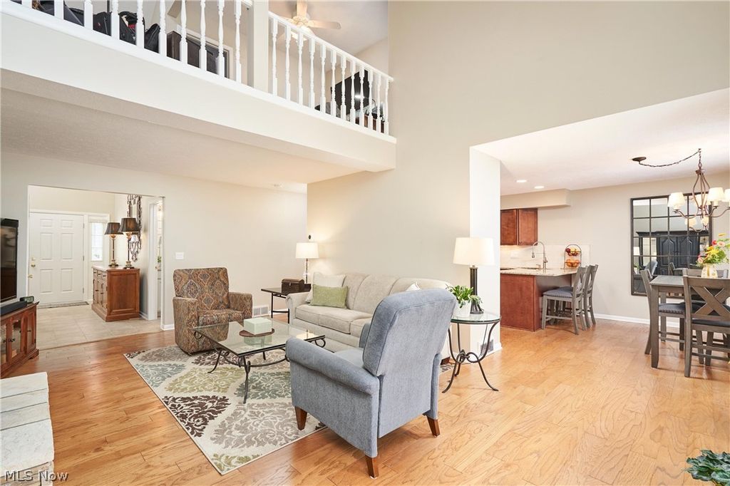 Photo of 800 Hampton Circle #6, Aurora, OH 44202 (MLS # 5187790)