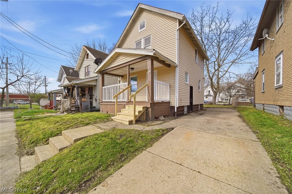 Photo of 912 Ashland Avenue, Akron, OH 44311 (MLS # 5199006)