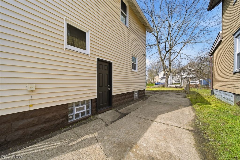 Photo of 912 Ashland Avenue, Akron, OH 44311 (MLS # 5199006)