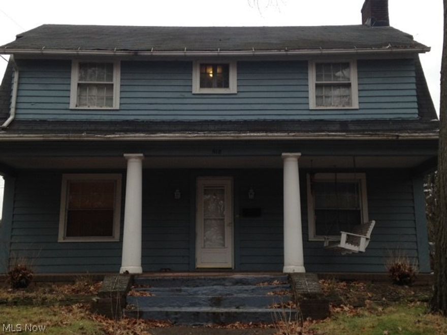 Amazing Deal! This will make a great starter home or investment property! Newer appliances! 3 bedroom, 1 1/2 bath, fireplace in the living room and master bedroom. What's not to love? Come check out 518 Perry SW and enjoy the experience of making it your own!