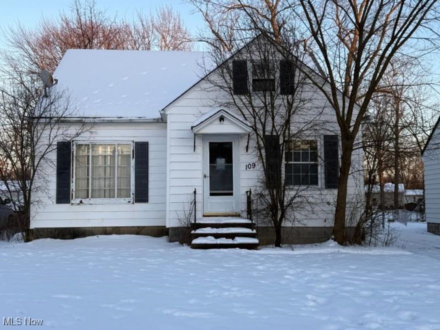 Come make this 4 bedroom 1 bathroom your own.  Conveniently located near shopping, restaurants, and parks. Sold As Is.