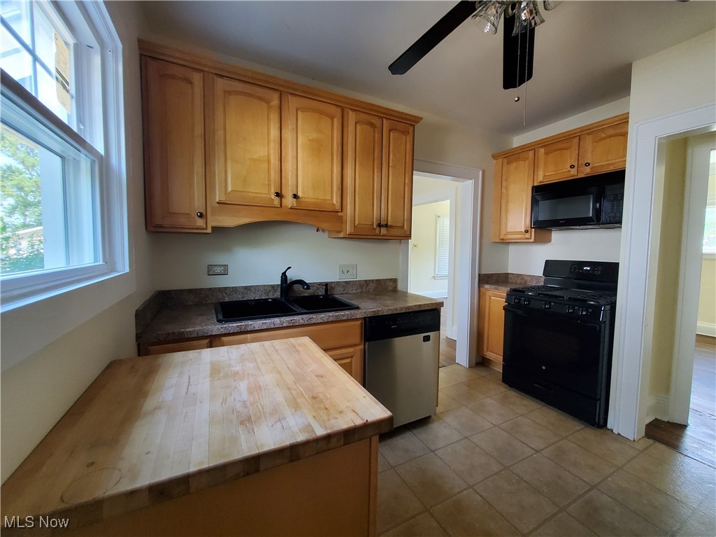 Cleveland, Ohio 44112, United States, 3 Bedrooms Bedrooms, ,1 BathroomBathrooms,Residential,Active,189609