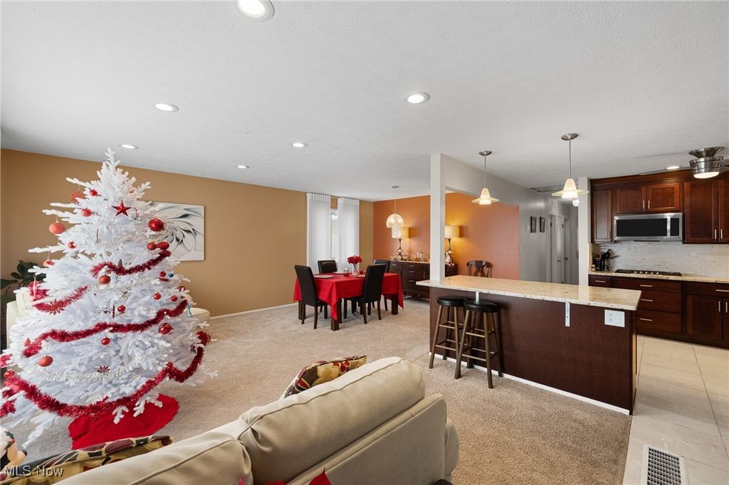 Photo of 2000 Coventry Drive, Parma, OH 44134 (MLS # 5175802)