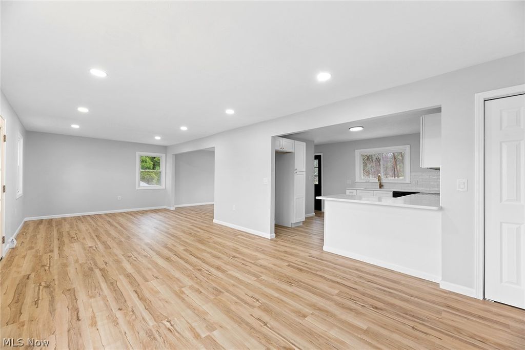 Photo of 1497 W Sprague Road, Broadview Heights, OH 44147 (MLS # 5198131)