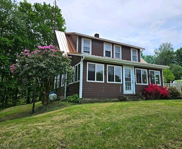 Beautiful property on a scenic 1 acre lot approximately 7 miles from ''Amish Country''. Enjoy country living but still be only a few miles from shopping and restaurants. Also an excellent opportunity for an Airbnb.