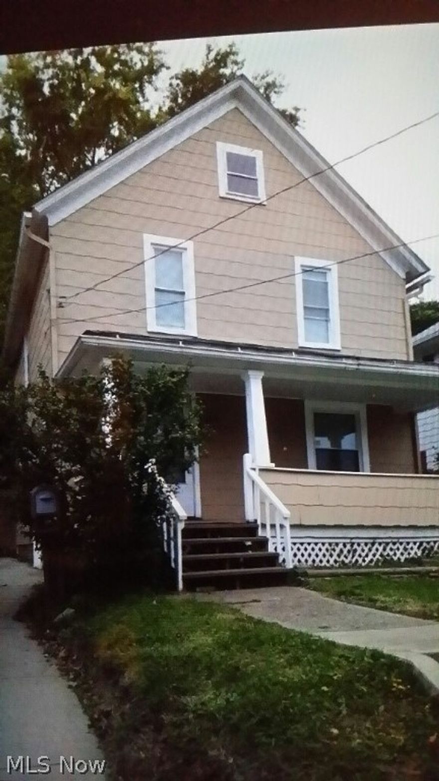 3 bedroom 2 story home in Barberton.  Appears ready to move in.   Spacious kitchen, dining room and living room on first floor.  2nd floor has 3 bedrooms and full bath.  Fenced backyard with deck.  Must see.