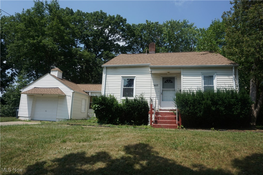 Investor special! This 4-bedroom, 1-bath Cape Cod in Akron’s Sherbondy Hill neighborhood is a great opportunity for a rental or rehab project. Features a full basement, detached garage, and a convenient location near schools, parks, and highway access.
