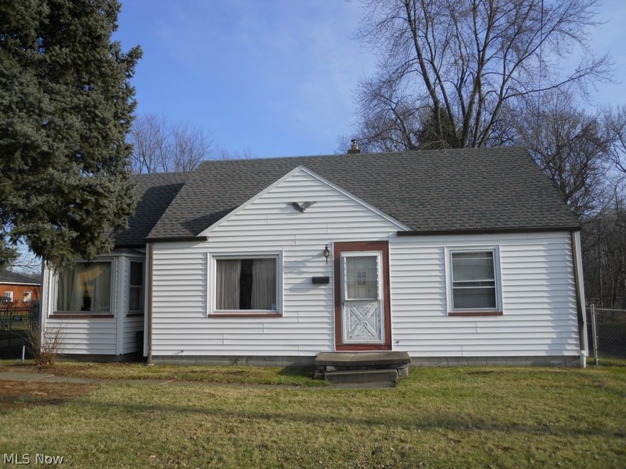O.K. Bargain Hunters! Here's that super offer you've been waiting for... 4 bedroom vinyl sided cape cod, central air, formal dining room, double garage, fenced in rear yard and hard wood floors. Kitchen and basement updates needed. Value Packed!
