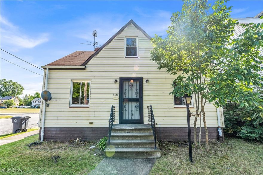 4121 E 144TH ST, Cleveland  - Spacious 3 bed 1 bath single family home! //

$ 1100 rent / $ 1100 deposit //
$49 application fee per adult //
1-2 pets OK with approved PetScreening and PetFee.(Some breed restrictions apply per HUD guidelines). //
NO SMOKING //
1 time $149 non-refundable set up fee paid at lease signing //

$30/month required resident benefit package; can include personal property/liability insurance for an additional $5/month for $35/month total //

All applicants are required to fill out a PetScreening application, found on our website directly on the application before being processed. Even if you have NO pets - this application must be filled out. One time, non-refundable pet fee of $200-500 per animal applies to all pets & must be paid prior to or when you pay your first month rent. (No fee for qualified assistance animals). //

Our application is processed through secure site: Findigs, and they require ID and income verification. Without this, your application will not be processed. They offer 24/7 chat support on their application directly if you have any questions. //

BEDROOMS: 3 //
BATHROOMS: 1 //
APPLIANCES PROVIDED: N/A //
UTILITIES / RESIDENT RESPONSIBILITY: Residents are responsible for all utilities including: water/sewer/trash, gas & electric and are responsible to maintain lawn care, maintenance & snow removal. //

Serious inquiries only.