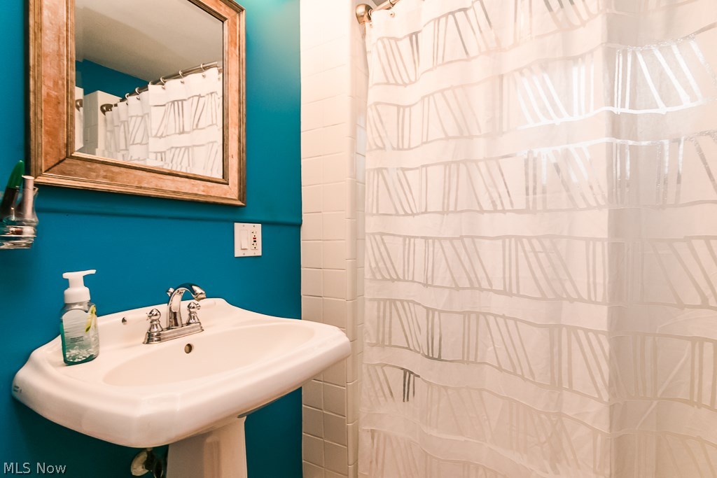 Mathews & Gilberts 02 - Residential