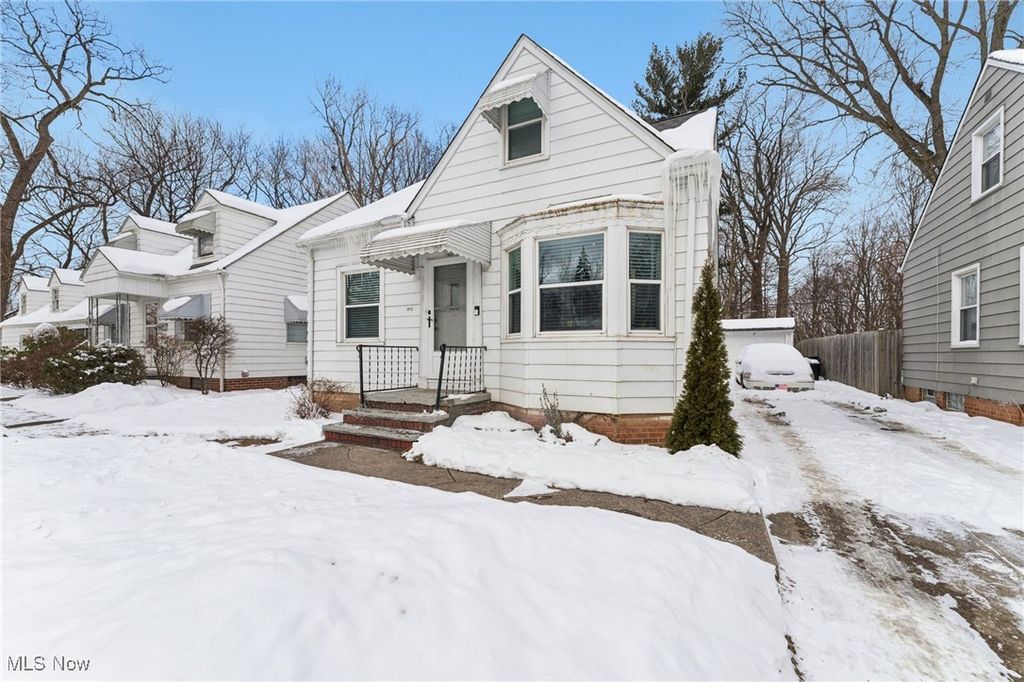 Photo of 1410 Irving Avenue, Cleveland, OH 44109 (MLS # 5182162)