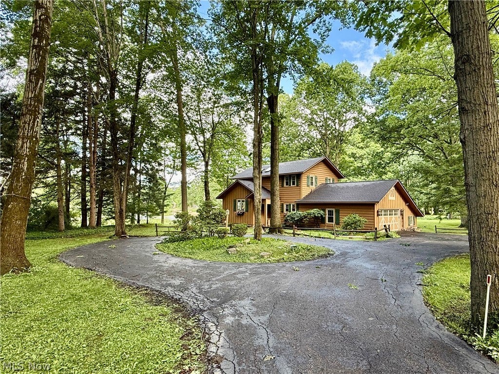 Photo of 17956 Elliott Drive, Chagrin Falls, OH 44023 (MLS # 5220041)