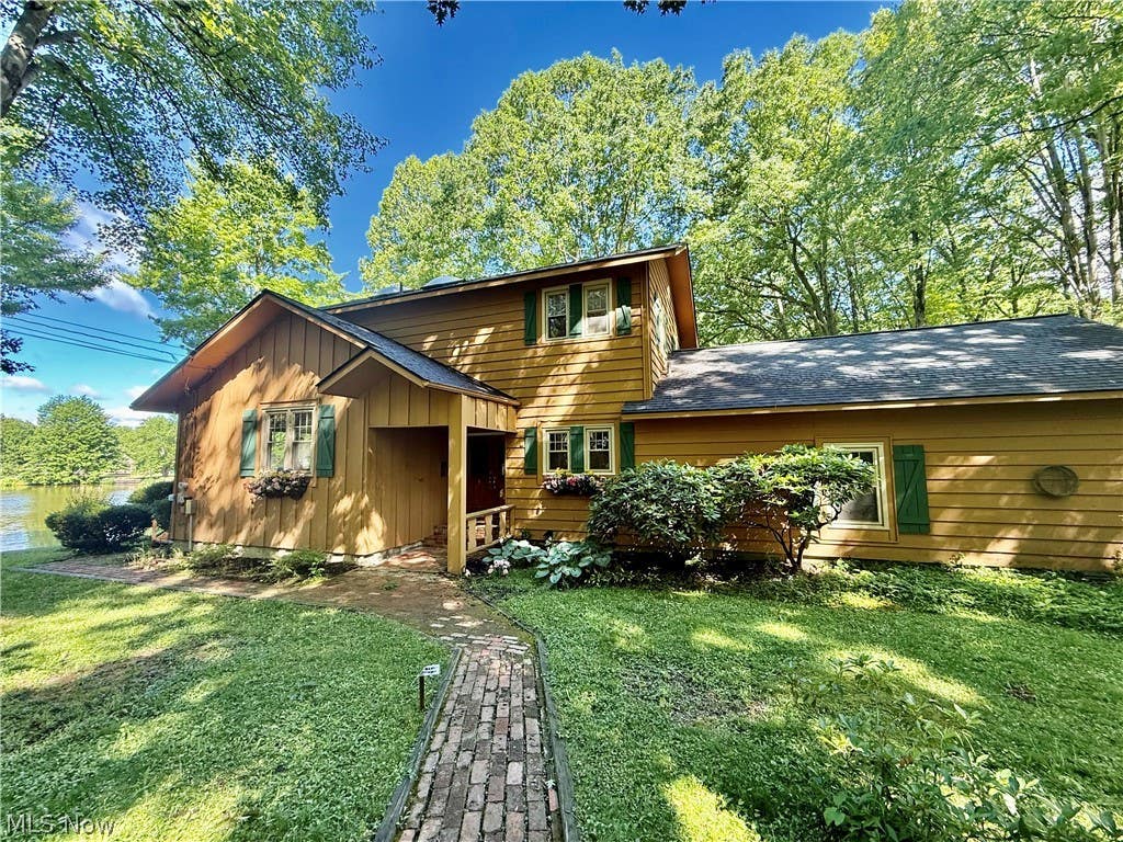 Photo of 17956 Elliott Drive, Chagrin Falls, OH 44023 (MLS # 5220041)