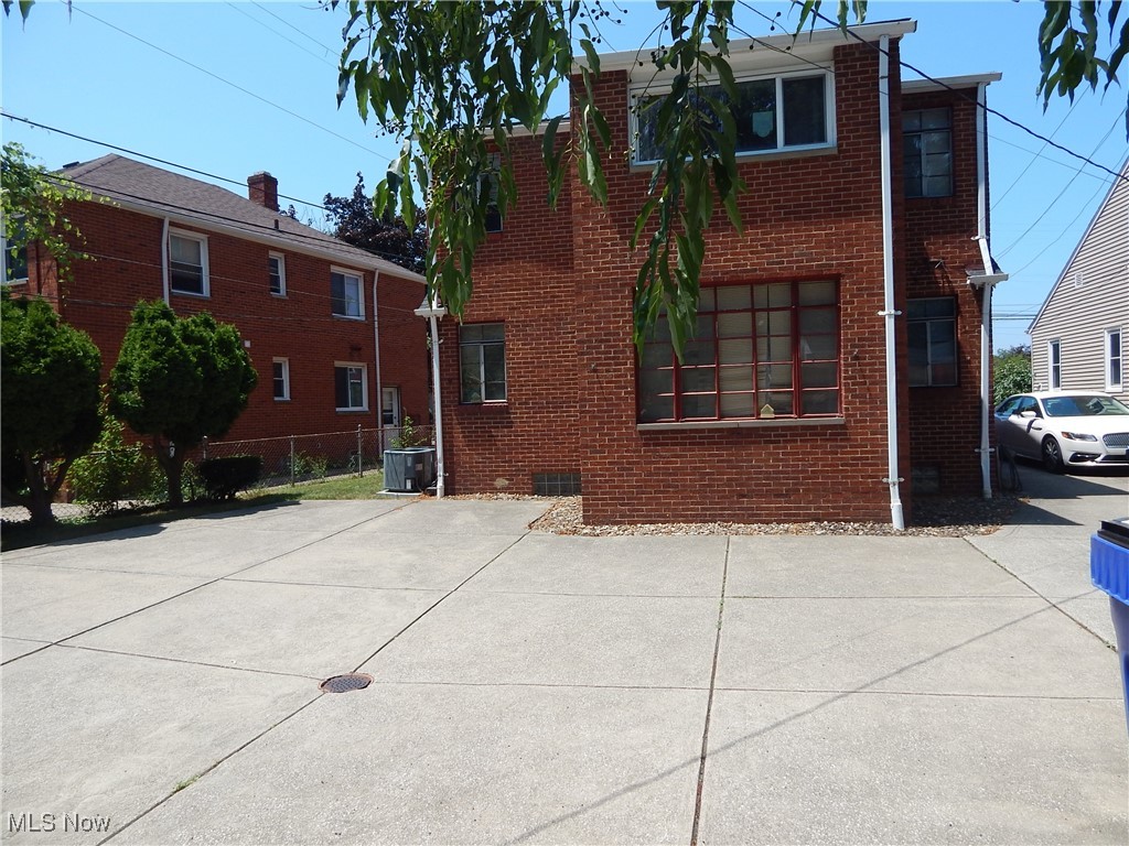 3211 Warren Road
