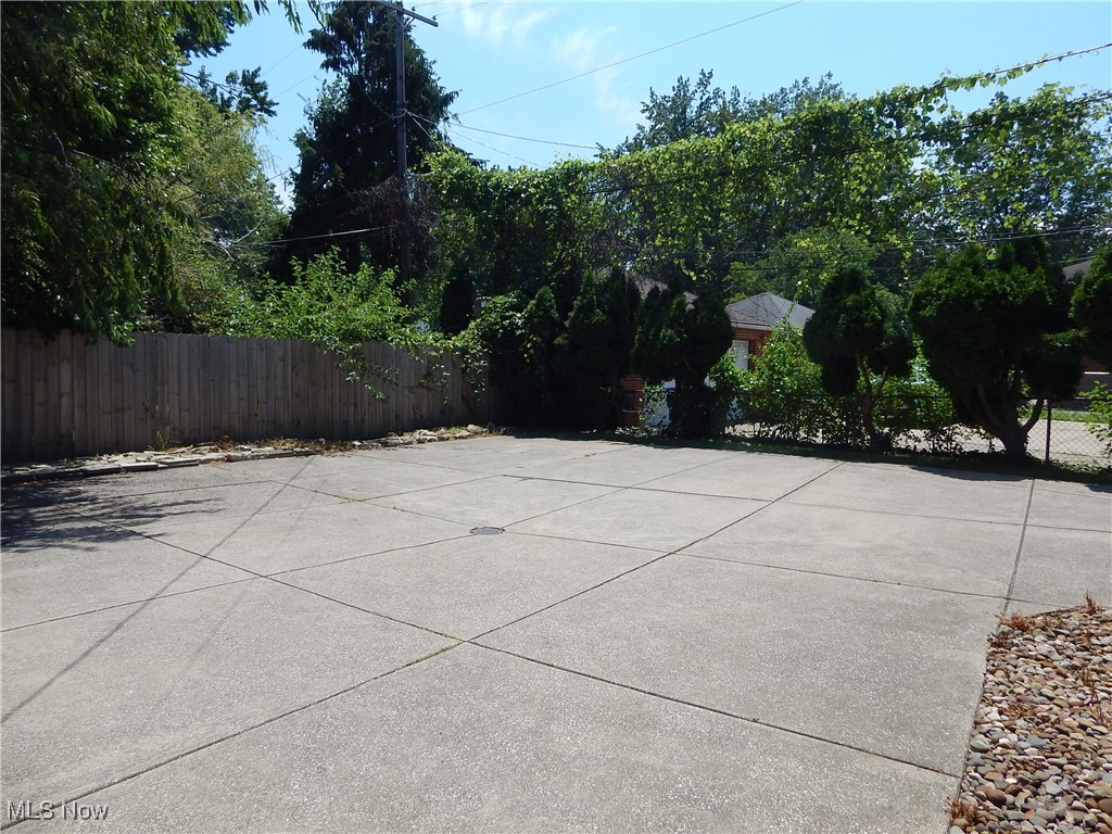 3211 Warren Road