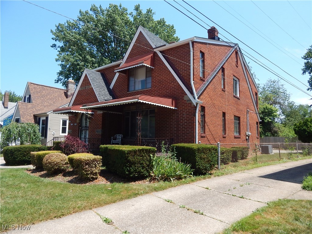 3211 Warren Road