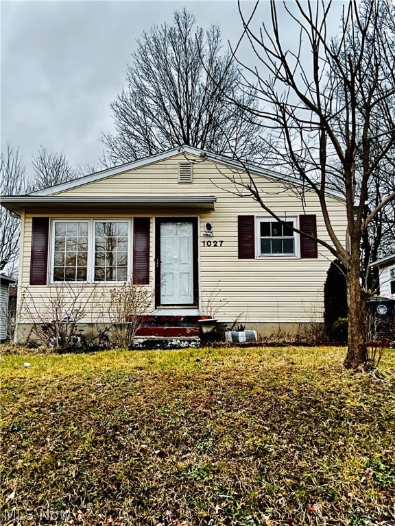 Charming 3 bedroom and 1 1/2 Bath Ranch! Beautiful hardwood floors. Large partially finished basement with glass block windows. . Concrete drive with roomy one car garage and fenced in back yard. A must see! Call for your private showing today.