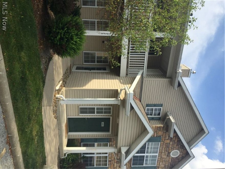 Desirable second story spacious open floor plan condo in Lenox Creek.  Kitchen includes appliances and breakfast bar.  Great room with cathedral ceilings and gas fireplace with access to balcony.  2 large bedrooms and 2 large baths.  In-suite laundry.  Maintenance free living close to freeways, mall/shopping and amenities.  Vacant and easy to show!  Move right in!