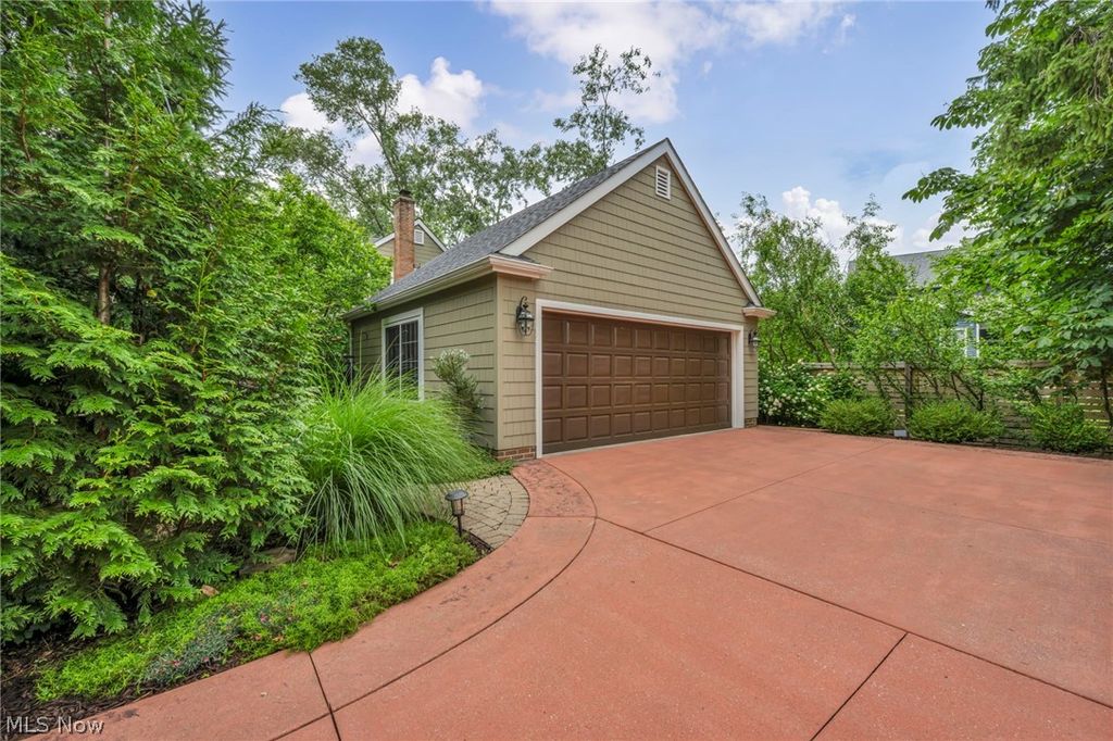Photo of 385 Longbeach PKWY, Bay Village, OH 44140 (MLS # 5220981)
