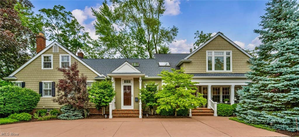Photo of 385 Longbeach PKWY, Bay Village, OH 44140 (MLS # 5220981)