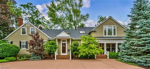 Photo of 385 Longbeach PKWY, Bay Village, OH 44140 (MLS # 5220981)