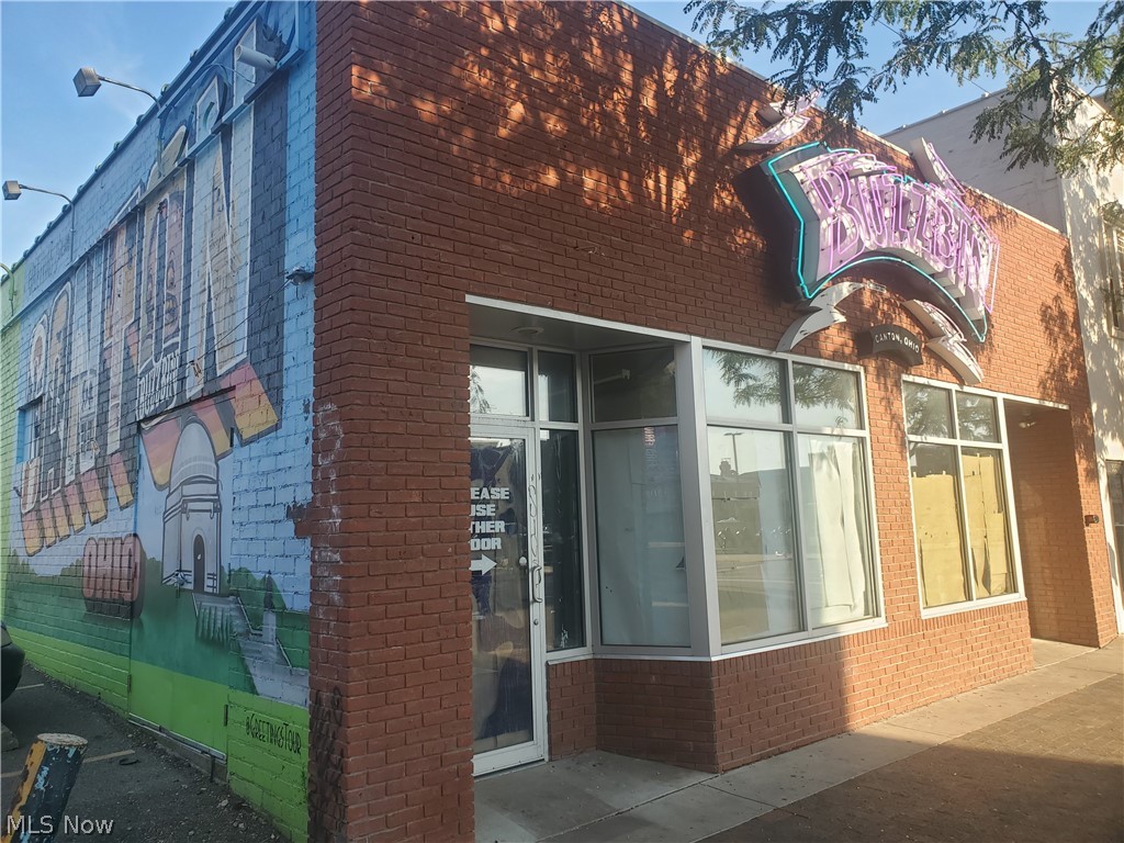 Prime Downtown Canton Commercial Building (Formerly Buzzbin) Just 1 block away from the Centennial Plaza. Large space near fine dinning and entertainment! Building has 2 bathrooms, kitchen area, back patio that could be made into a wonderful outdoor space, and a large basement. Building has been cleared out, cleaned up and ready for its new owner! Seller is offering a $20,000 credit for updates at full price.