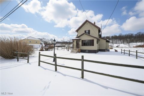 Photo of 1508 Roanoke Avenue, Uhrichsville, OH 44683 (MLS # 5179096)