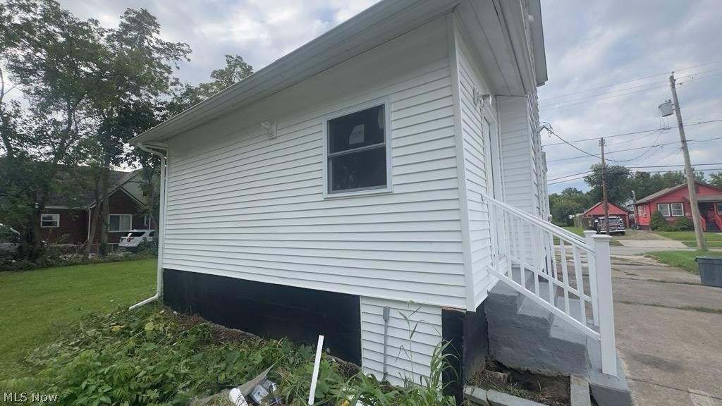 1527 W 19th Street